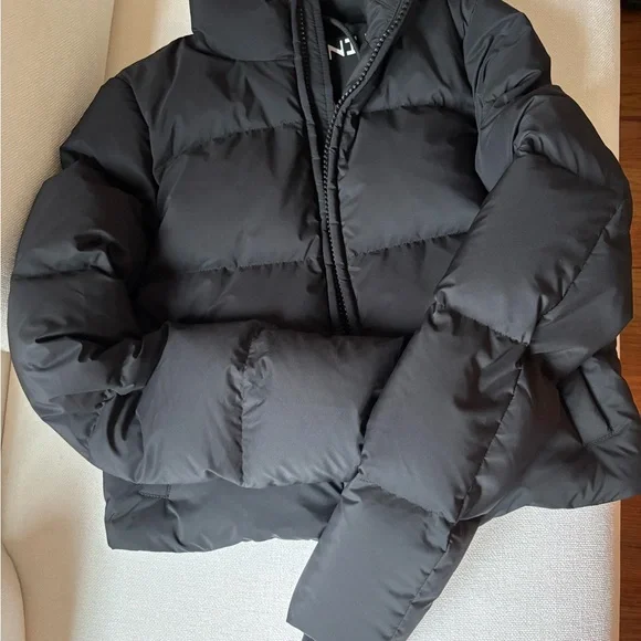 Aritzia Super Mini Puff Jacket - Picture 2 of 7